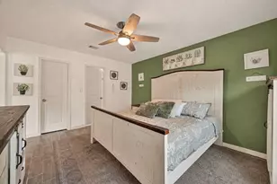 901 Temple Cir, Hitchcock, TX 77563 - Photo 6