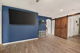 901 Temple Cir, Hitchcock, TX 77563 - Photo 4