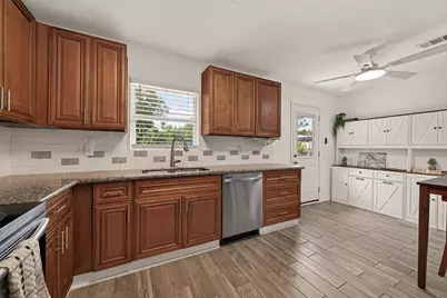 901 Temple Circle, Hitchcock, TX 77563 - Photo 10