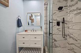 901 Temple Cir, Hitchcock, TX 77563 - Photo 8