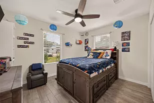 901 Temple Cir, Hitchcock, TX 77563 - Photo 16