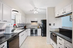 1114 Tiki Dr, Tiki Island, TX 77554 - Photo 12