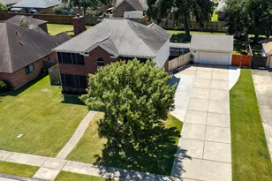 57 N Calla Lily Ct, Lake Jackson, TX 77566 - Photo 4
