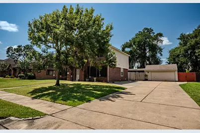 57 N Calla Lily Court, Lake Jackson, TX 77566 - Photo 2