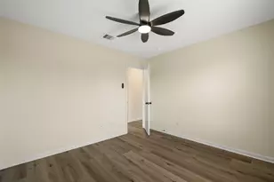 13226 Ridgewood Knoll Ln, Houston, TX 77047 - Photo 28
