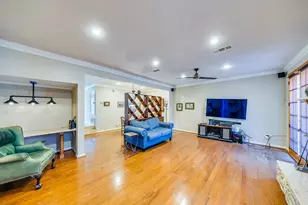 7505 Memorial Woods Dr, Houston, TX 77024 - Photo 12