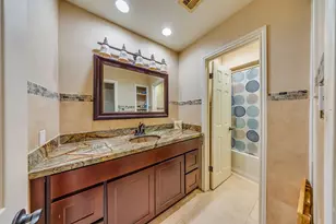 7505 Memorial Woods Dr, Houston, TX 77024 - Photo 24