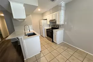 318 S Poplar St, Tomball, TX 77375 - Photo 4