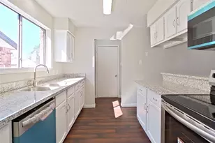 11210 Camphorwood Dr, Houston, TX 77089 - Photo 10