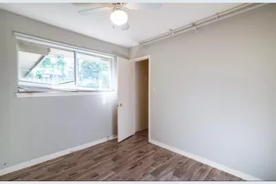 7621 Gleason Road, Houston, TX 77016 - Photo 10