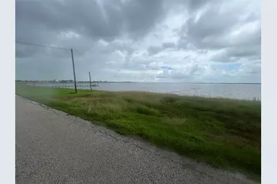 2203 E Bayshore Drive, Palacios, TX 77465 - Photo 22