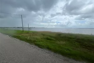 2203 E Bayshore Dr, Palacios, TX 77465 - Photo 22