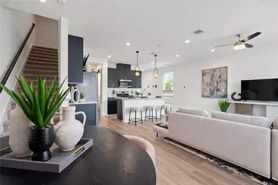 7717 Inwood Hills Lane, Houston, TX 77088 - Photo 12