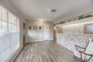458 E Lake Dr, Livingston, TX 77351 - Photo 2