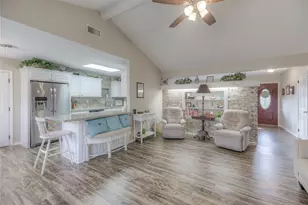 458 E Lake Dr, Livingston, TX 77351 - Photo 4