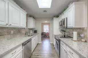 458 E Lake Dr, Livingston, TX 77351 - Photo 10