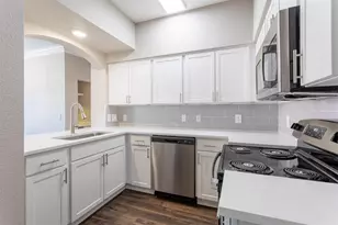 320 Jackson Hill St, Houston, TX 77007 - Photo 6