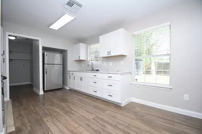 5215 Myrtlewood Street, Houston, TX 77033 - Photo 6
