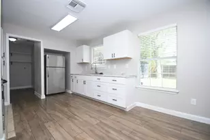 5215 Myrtlewood St, Houston, TX 77033 - Photo 6