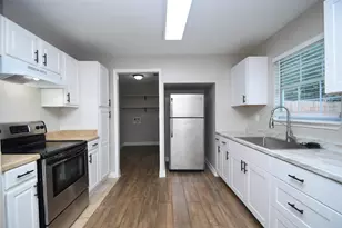 5215 Myrtlewood St, Houston, TX 77033 - Photo 8