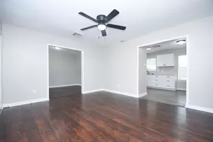 5215 Myrtlewood St, Houston, TX 77033 - Photo 4