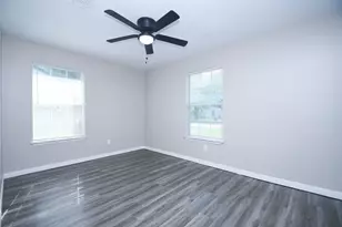 5215 Myrtlewood St, Houston, TX 77033 - Photo 14