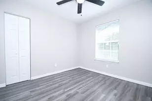 5215 Myrtlewood St, Houston, TX 77033 - Photo 12