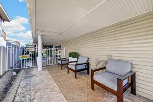 638 Warsaw St, Hitchcock, TX 77563 - Photo 4
