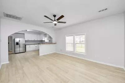 125 N Shirley St, Alvin, TX 77511 - Photo 14