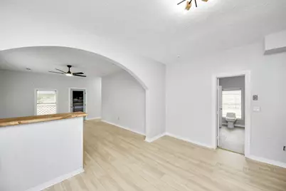 125 N Shirley St, Alvin, TX 77511 - Photo 16