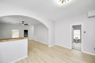 125 N Shirley St, Alvin, TX 77511 - Photo 16