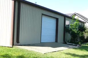 238 Bluff Dr, Livingston, TX 77351 - Photo 4