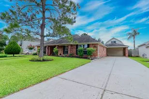 2515 Purple Horse Dr, League City, TX 77573 - Photo 2