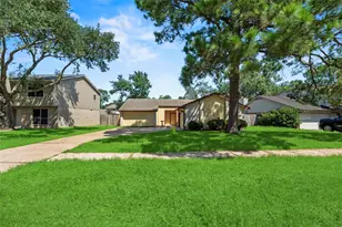 15362 Meadow Village Dr, Houston, TX 77095 - Photo 2