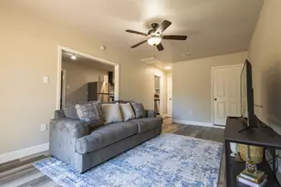 106 Mimosa St, Lake Jackson, TX 77566 - Photo 4