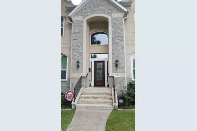 5105 Maple Street, Bellaire, TX 77401 - Photo 2