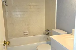 10810 Parkland Woods Dr, Sugar Land, TX 77498 - Photo 18