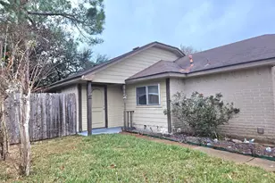 10810 Parkland Woods Dr, Sugar Land, TX 77498 - Photo 2