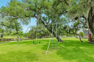 511 Edgewater St, Clute, TX 77531 - Photo 30