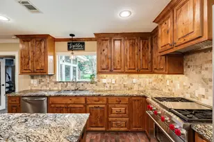 511 Edgewater St, Clute, TX 77531 - Photo 8