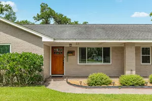 511 Edgewater St, Clute, TX 77531 - Photo 4