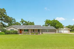 511 Edgewater St, Clute, TX 77531 - Photo 2