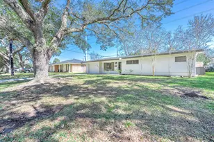 206 Crestview Dr, Hitchcock, TX 77563 - Photo 2