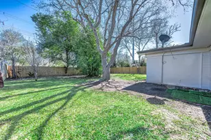 206 Crestview Dr, Hitchcock, TX 77563 - Photo 24