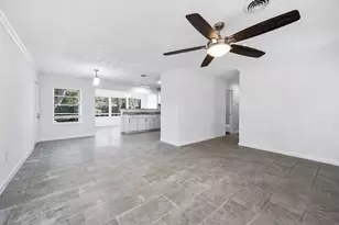 206 Crestview Dr, Hitchcock, TX 77563 - Photo 8