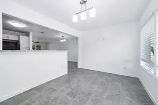 206 Crestview Dr, Hitchcock, TX 77563 - Photo 16