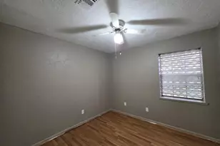 2414 Goldenrod St, Highlands, TX 77562 - Photo 12