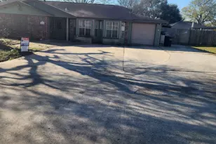 2414 Goldenrod St, Highlands, TX 77562 - Photo 2