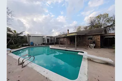 2414 Goldenrod Street, Highlands, TX 77562 - Photo 18