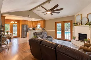2414 Goldenrod St, Highlands, TX 77562 - Photo 4